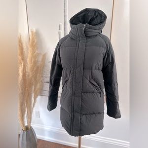 Lole black puffer jacket in a size small. Zipper front and attached hood
